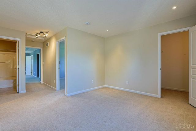 3239 Sycamore Woods Lane, Hamilton, OH 45011