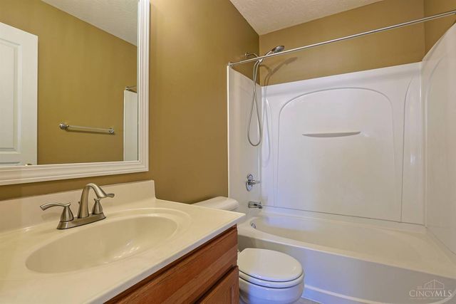 3239 Sycamore Woods Lane, Hamilton, OH 45011