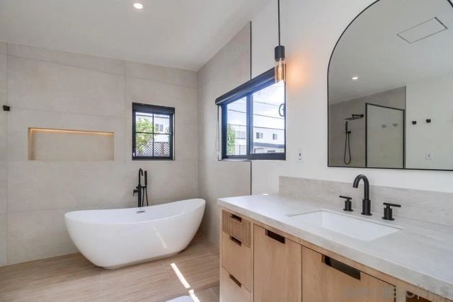 1855 Reed, San Diego, CA 92109