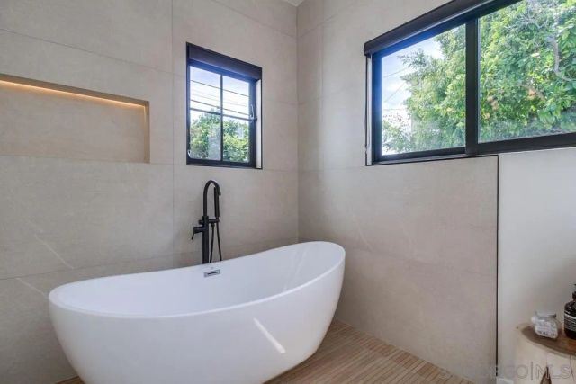 1855 Reed, San Diego, CA 92109