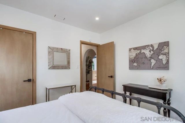 1855 Reed, San Diego, CA 92109