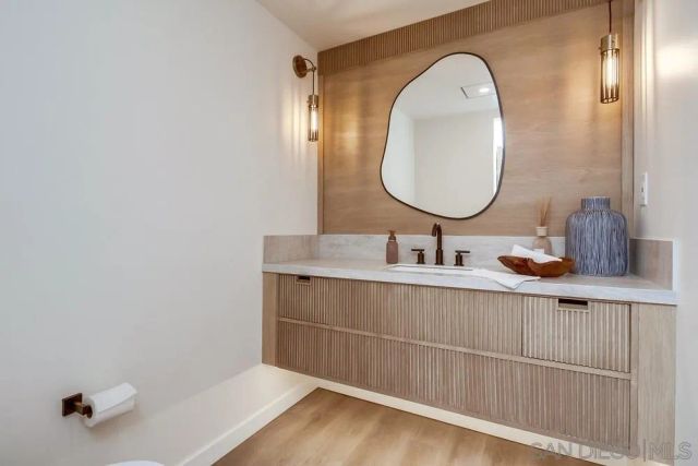 1855 Reed, San Diego, CA 92109