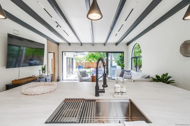 1855 Reed, San Diego, CA 92109