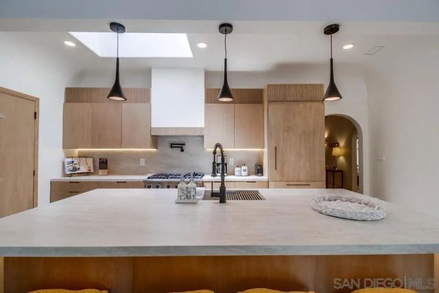 1855 Reed, San Diego, CA 92109