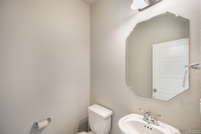 12222 Chena Lk, San Antonio, TX 78249