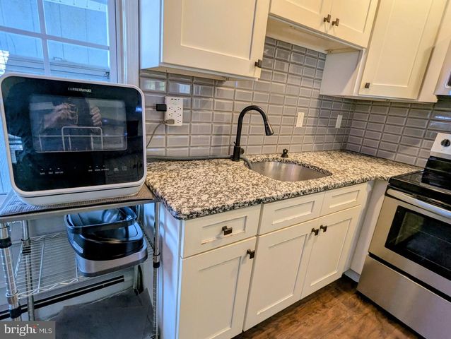 30 FOREST LN, Levittown, PA 19055