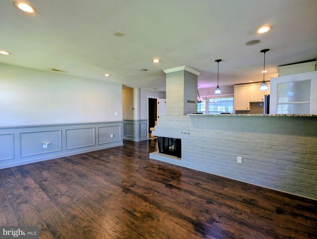 30 FOREST LN, Levittown, PA 19055