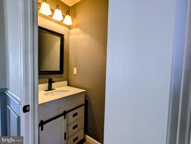 30 FOREST LN, Levittown, PA 19055