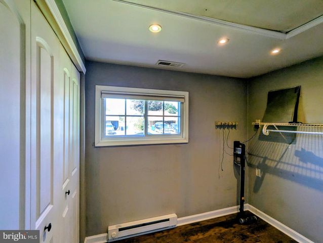 30 FOREST LN, Levittown, PA 19055