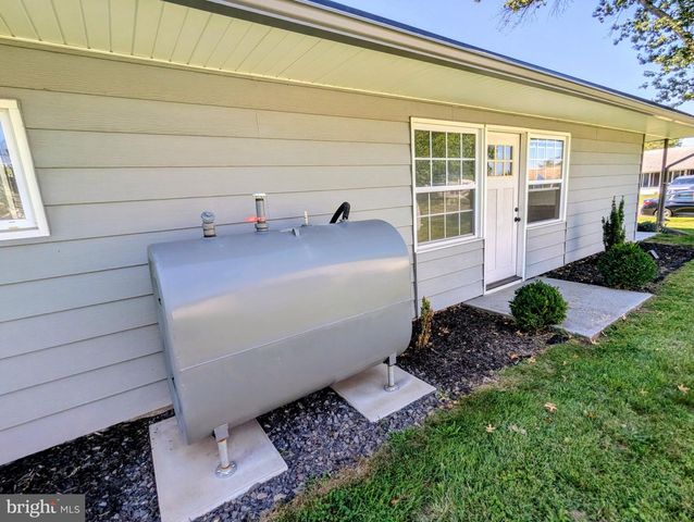 30 FOREST LN, Levittown, PA 19055