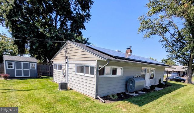 30 FOREST LN, Levittown, PA 19055