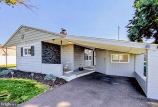 30 FOREST LN, Levittown, PA 19055