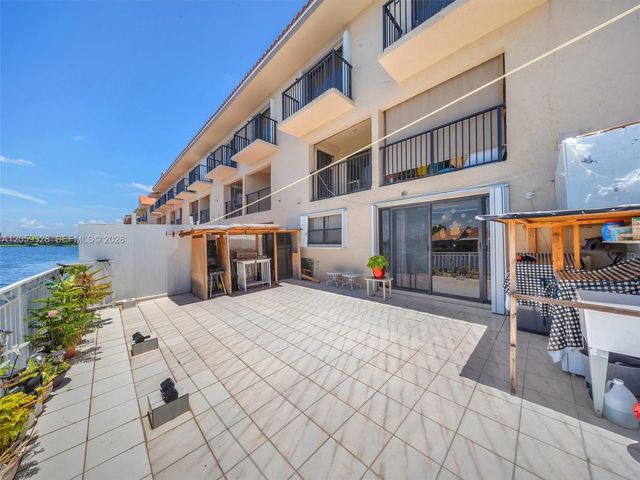 5530 W 26th Court 102, Hialeah, FL 33016