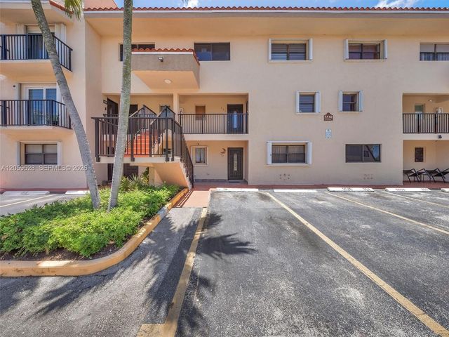 5530 W 26th Court 102, Hialeah, FL 33016