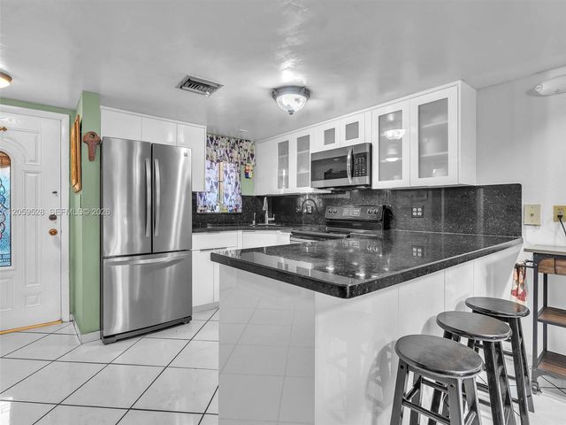 5530 W 26th Court 102, Hialeah, FL 33016