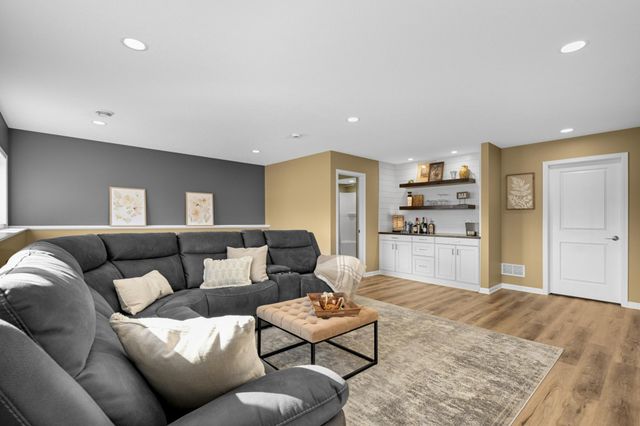 1515 Raymond Drive, Waconia, MN 55387