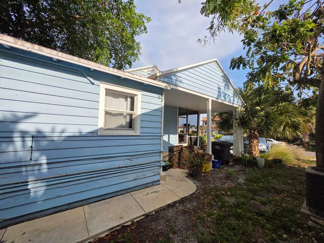 819 Valley Forge Road, West Palm Beach, FL 33405