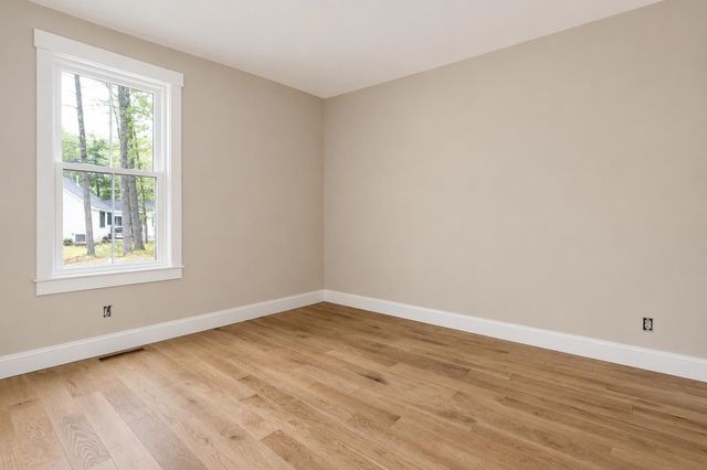 10 Winchester Lane, Tuftonboro, NH 03850