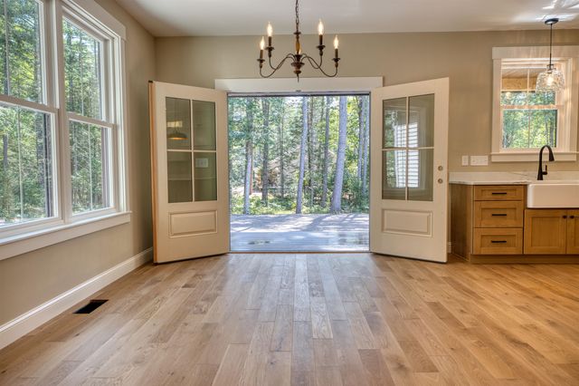 10 Winchester Lane, Tuftonboro, NH 03850