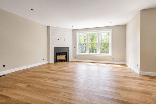 10 Winchester Lane, Tuftonboro, NH 03850