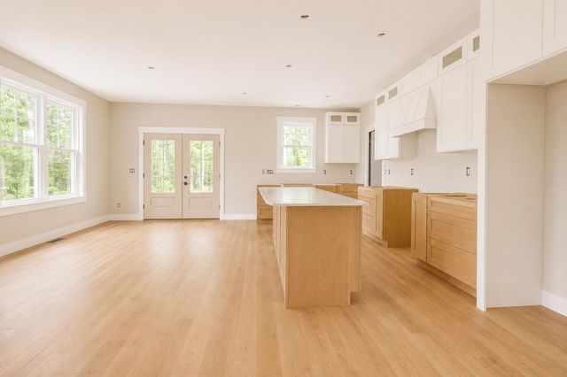 10 Winchester Lane, Tuftonboro, NH 03850