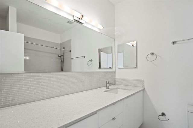3800 Tanglewilde Street 402, Houston, TX 77063