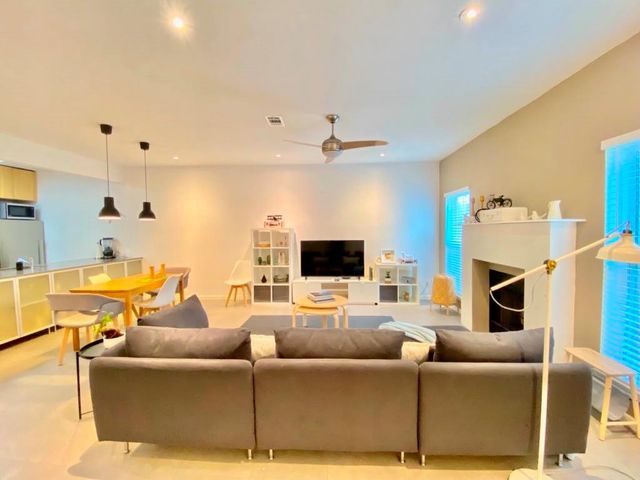 3800 Tanglewilde Street 402, Houston, TX 77063