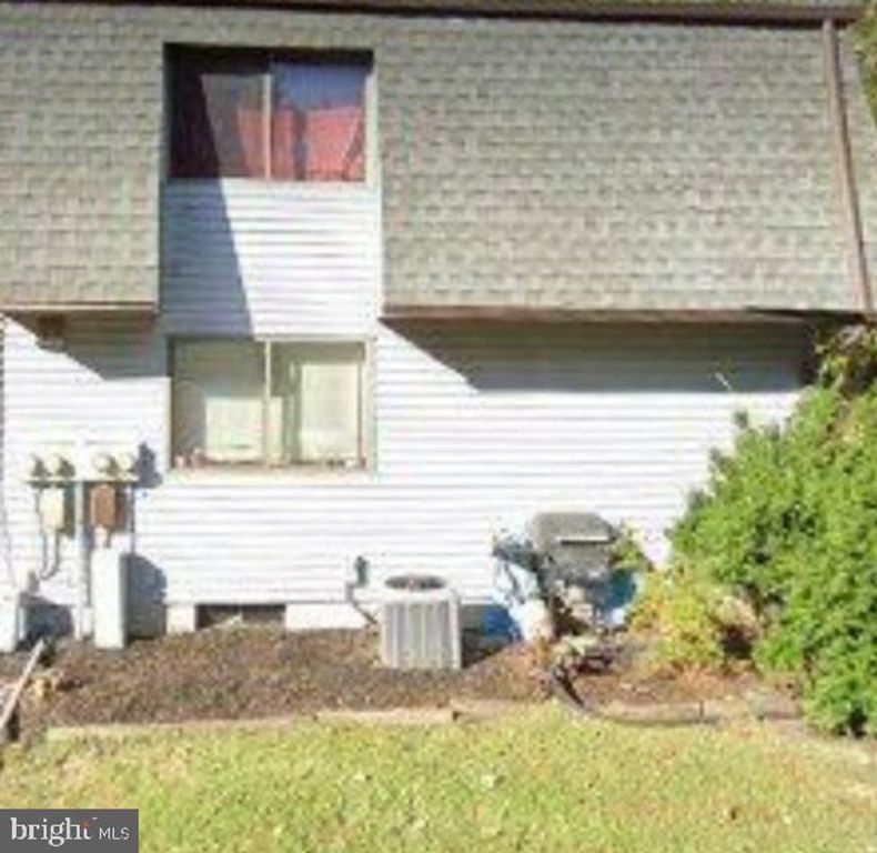 10 BORO CMNS, GLASSBORO, NJ 08028 — exterior