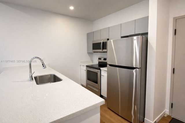 1950 Fletcher St 305, Hollywood, FL 33020