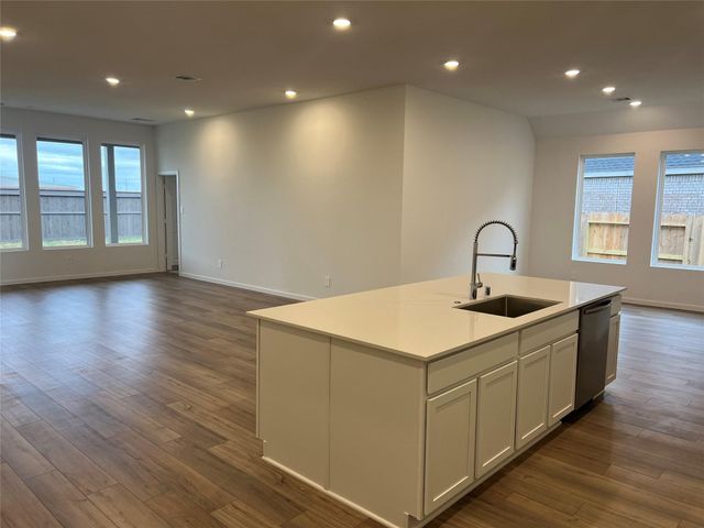 5506 Sailfish Drive, Baytown, TX 77521