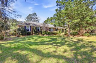 418 Sasanqua Dr., Georgetown, SC 29440