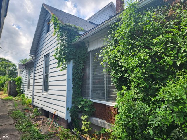 827 S 8th Street, Terre Haute, IN 47807
