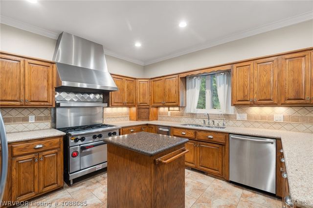 8600 Canopy Oaks Drive, Fort Smith, AR 72903