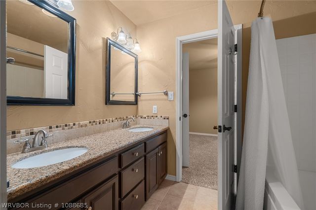 8600 Canopy Oaks Drive, Fort Smith, AR 72903