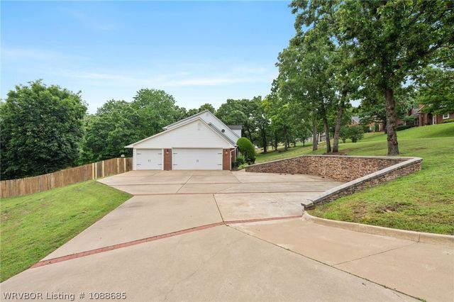 8600 Canopy Oaks Drive, Fort Smith, AR 72903