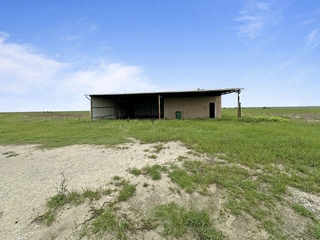 9652 County Road 4360, Frost, TX 76641