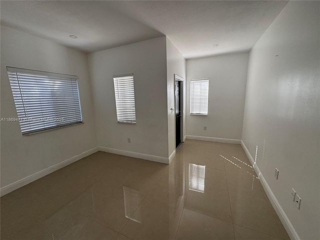 909 NE 41st Ter, Homestead, FL 33033