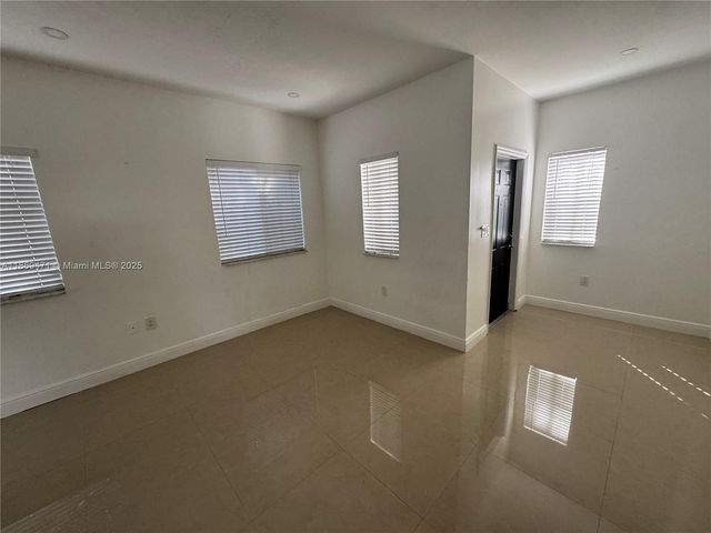 909 NE 41st Ter, Homestead, FL 33033