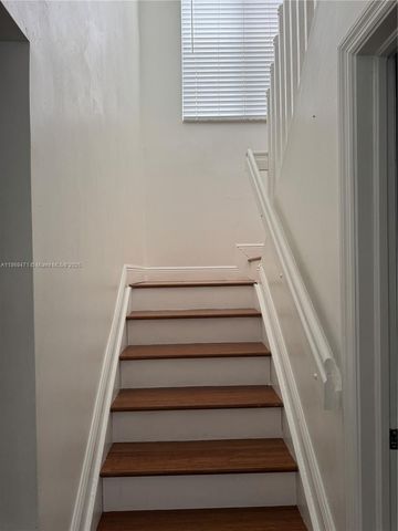 909 NE 41st Ter, Homestead, FL 33033