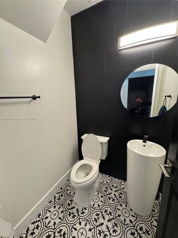 909 NE 41st Ter, Homestead, FL 33033