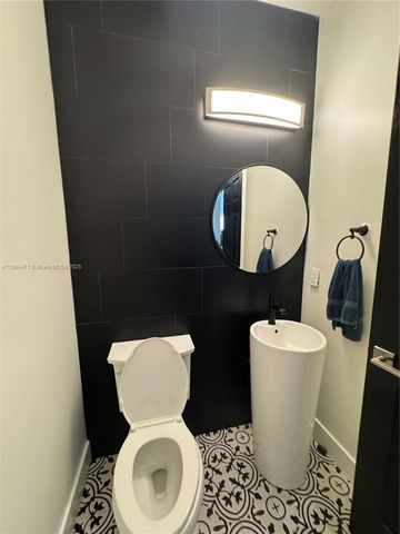 909 NE 41st Ter, Homestead, FL 33033