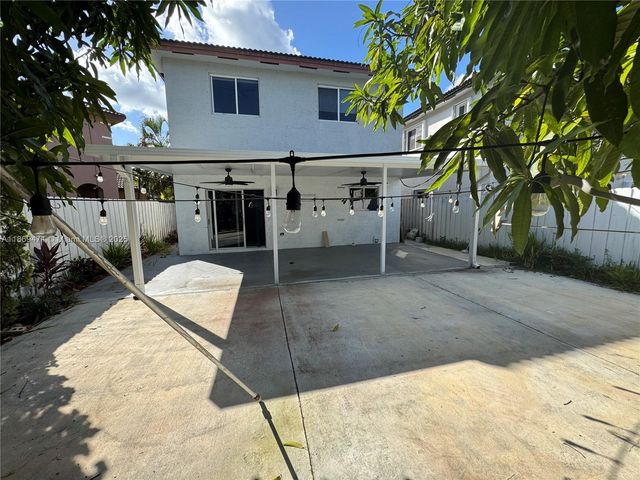 909 NE 41st Ter, Homestead, FL 33033