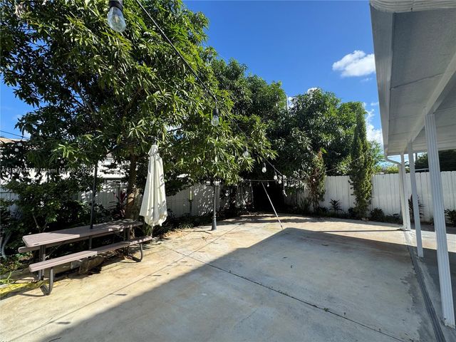 909 NE 41st Ter, Homestead, FL 33033