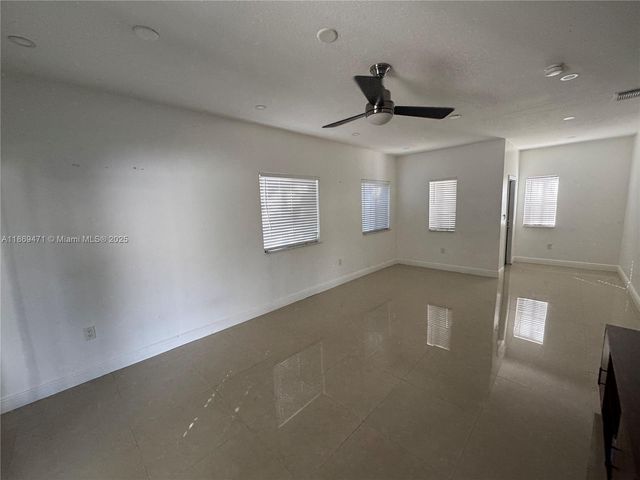 909 NE 41st Ter, Homestead, FL 33033