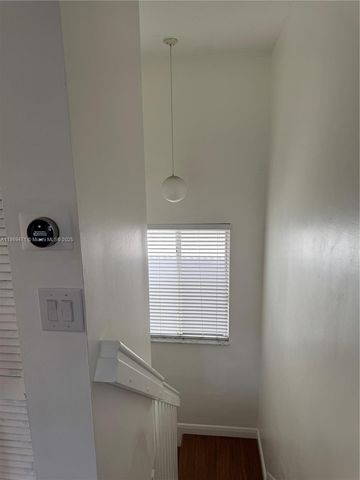 909 NE 41st Ter, Homestead, FL 33033