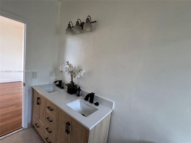 909 NE 41st Ter, Homestead, FL 33033