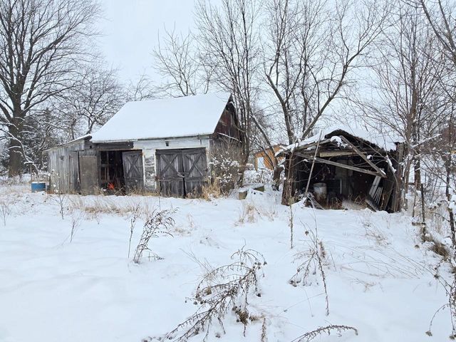 N1674 High Street, Manchester, WI 53946