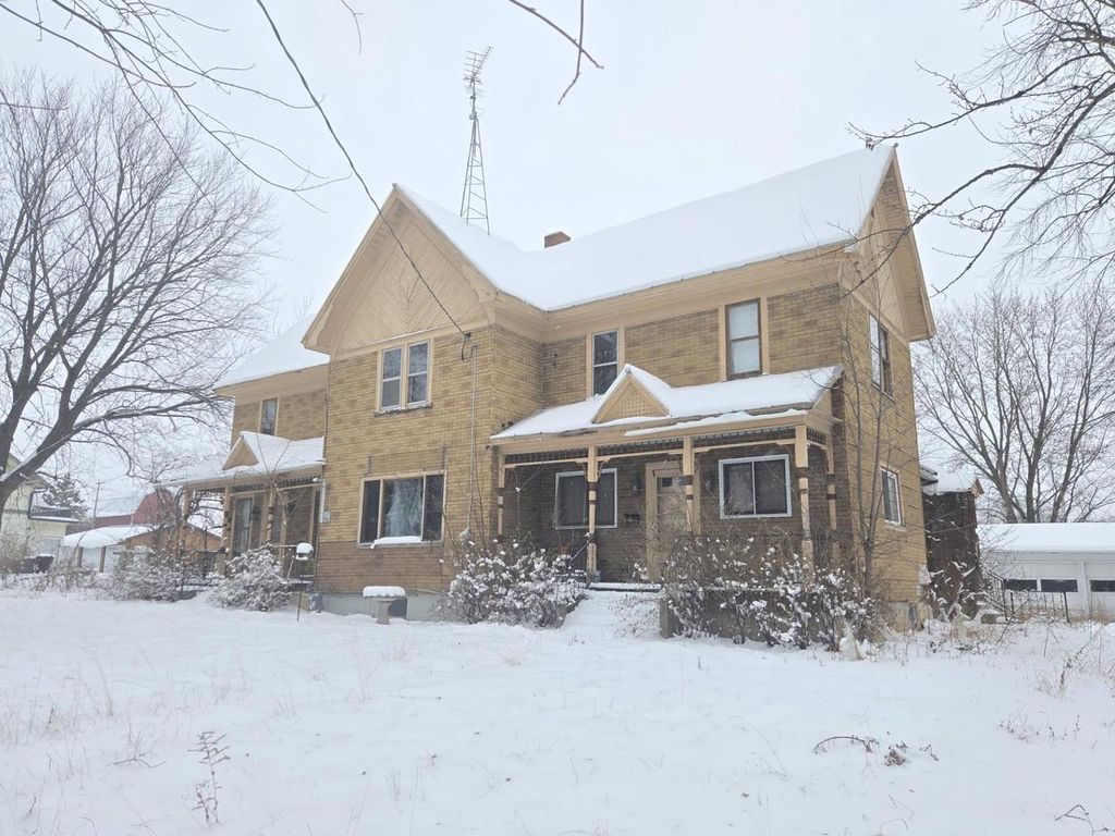 N1674 High Street, Manchester, WI 53946