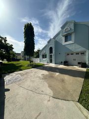 8 ELTON Place, Boynton Beach, FL 33426