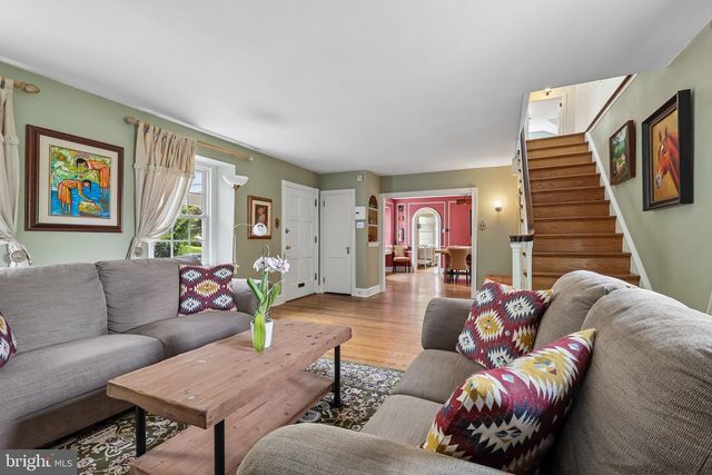 6 OVERBROOK PKWY, Wynnewood, PA 19096